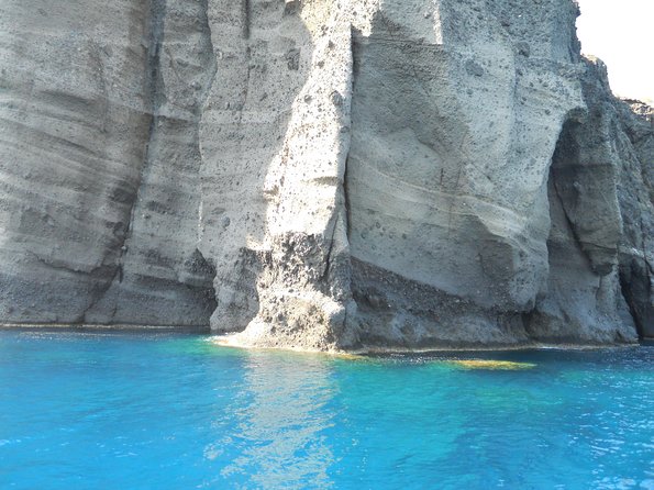 Santorini Luxury Catamaran Sunset Cruise with BBQ, Drink and Transfer - BBQ lunch and included drinks: the value secret of this cruise