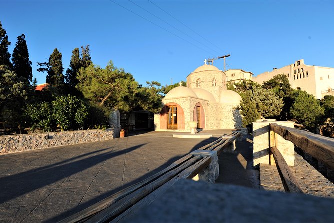 Santorini Luxury Custom Private Tour with Local guide - Firostefani’s quick hit: the iconic chapel angle