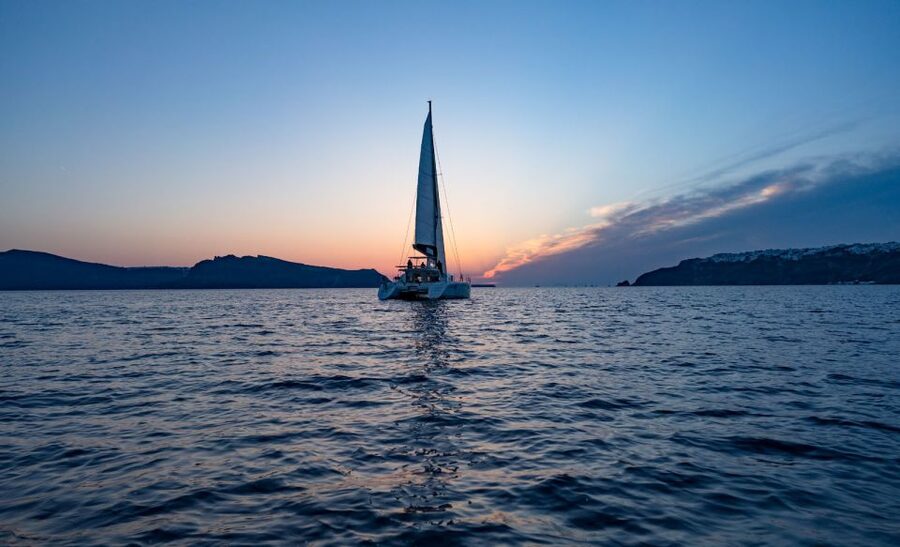 Santorini: Luxury Sunset Cruise with Dinner & Open Bar - Ammoudi to Thirassia: starting with the right view