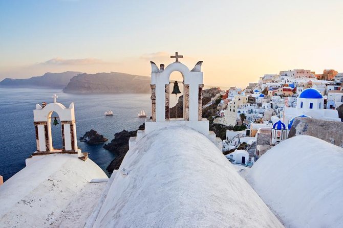 Santorini Oia: Luxury Sunset Cruise with Fresh Fish BBQ & Drinks - Key things you’ll notice on this Santorini Oia sunset cruise