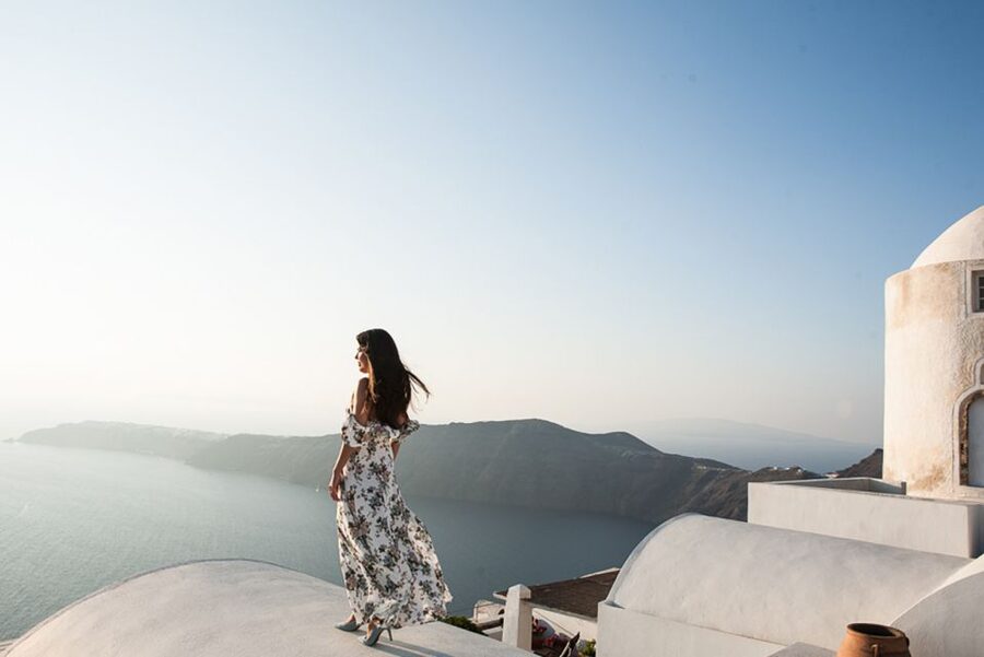 Santorini Unfiltered: Luxury Photoshoot with a Photographer - What You’re Really Paying For in Oia