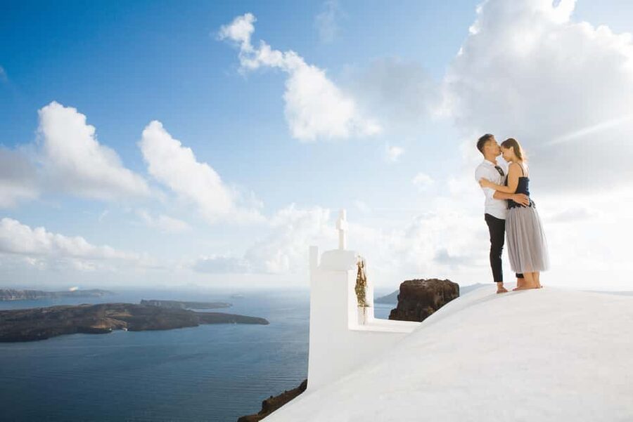 Santorini Unfiltered: Luxury Photoshoot with a Photographer - Practical Tips So You Look Relaxed on Camera