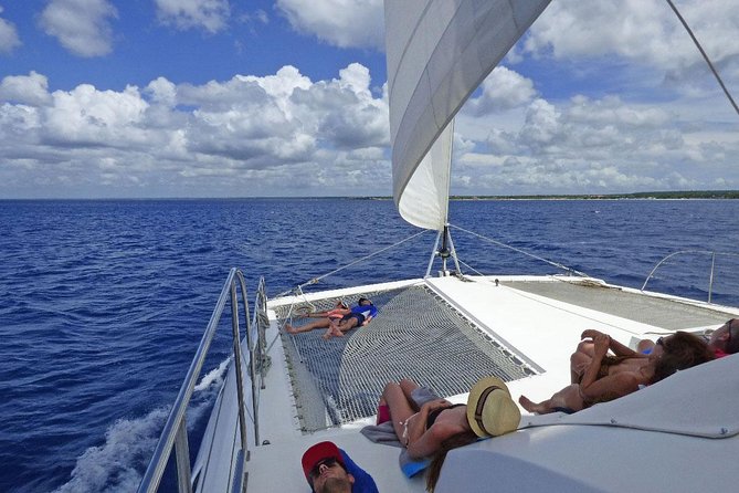 Saona Island small group and relax - luxury catamaran - The onboard meal and open bar: what’s actually included