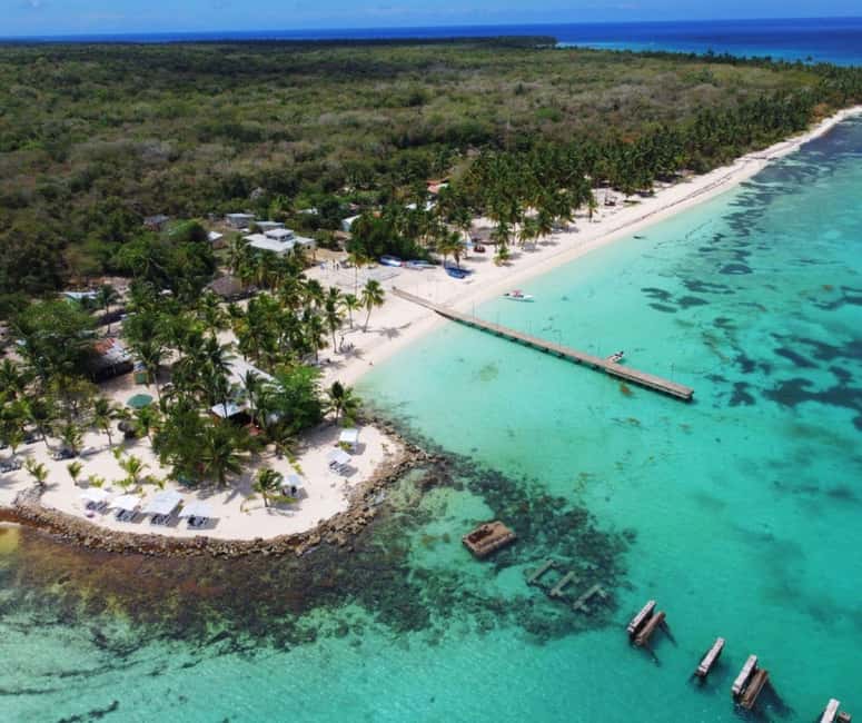 Saona island - Small group tour - Luxury catamaran - Las Palmillas natural pool: starfish time without the rush