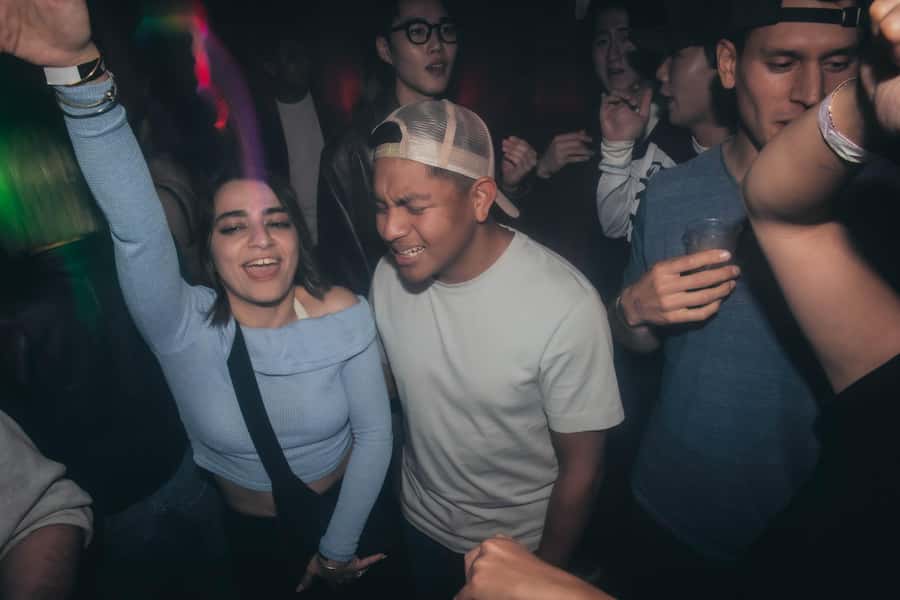 Seoul: Premium Pub Crawl with Open Bottles - Languages, Solo-Friendly Vibes, and Getting Home
