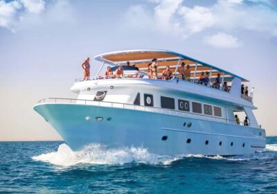 Sharm El-Sheikh: Luxury Ras Mohammed & White Island Cruise - Getting on the boat: comfort is part of the experience