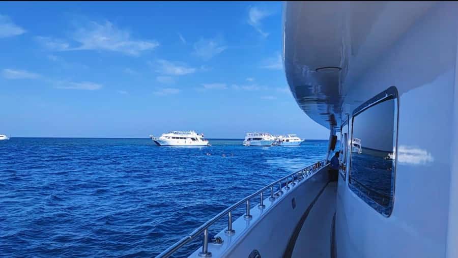 Sharm El-Sheikh: Luxury Ras Mohammed & White Island Cruise - White Island: the shore break that keeps the day from feeling one-note