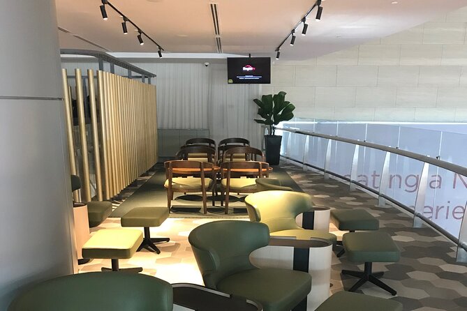 Singapore Changi Airport BLOSSOM - SATS & Plaza Premium Lounge at Terminal 4 - Inside the lounge: seating, Wi‑Fi, and keeping an eye on your flight