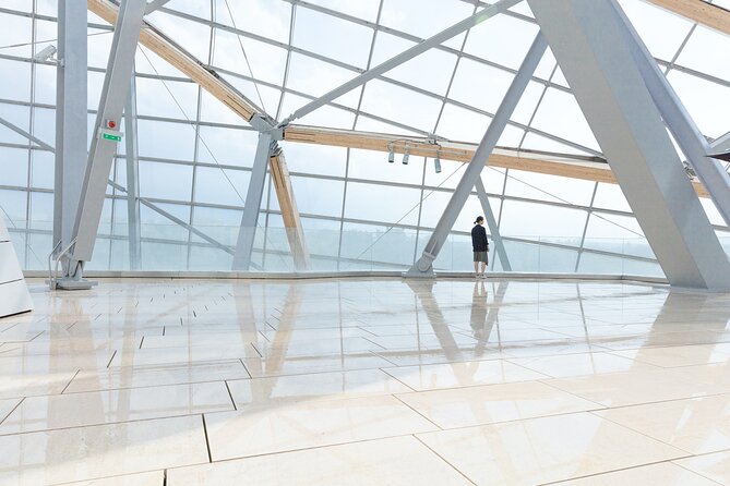 Skip-the-line Ticket Premium Access to Fondation Louis Vuitton - Your main stop: Fondation Louis Vuitton exhibitions (and what to look for)