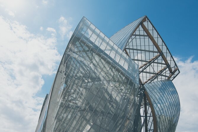 Skip-the-line Ticket Premium Access to Fondation Louis Vuitton - Audio guide app instead of a live guide: how to get it right