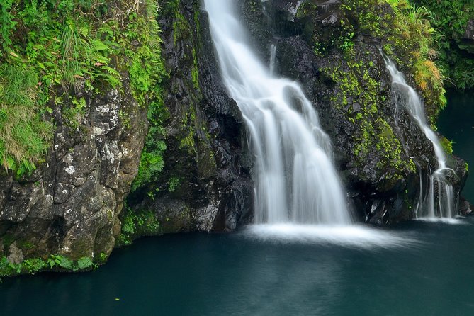 Small-Group Luxury Tour: Road to Hana and Ka'eleku Cavern Day Trip - Lunch near the cavern: picnic energy, not cafeteria energy