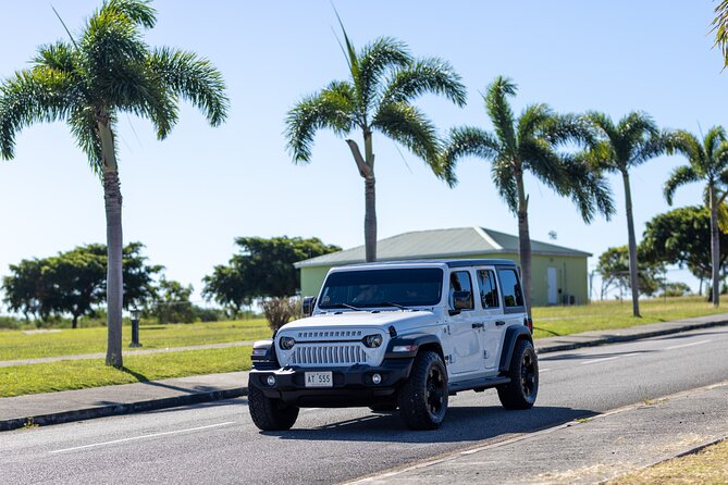 SoCoHo Luxe Private Jeep Wrangler Tour - Entering Antigua by Jeep: why this format works