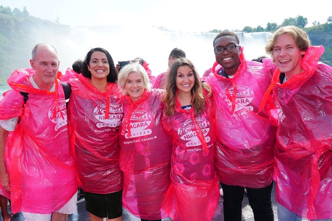 Splendours of Niagara Falls Luxury Small Group Tour from Toronto - Queenston Heights: viewpoint with a history angle