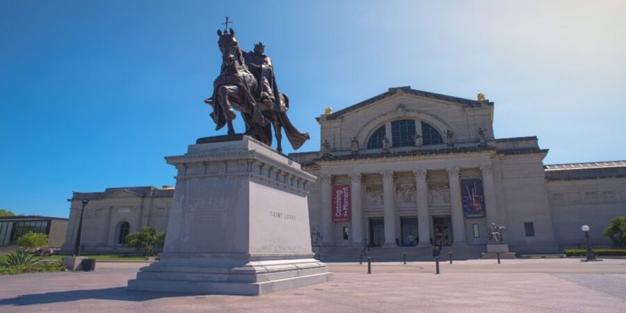 St. Louis Premium Driving Tour with Boat Ride & Arch - Weather and season: rain or shine, and winter cruise limits