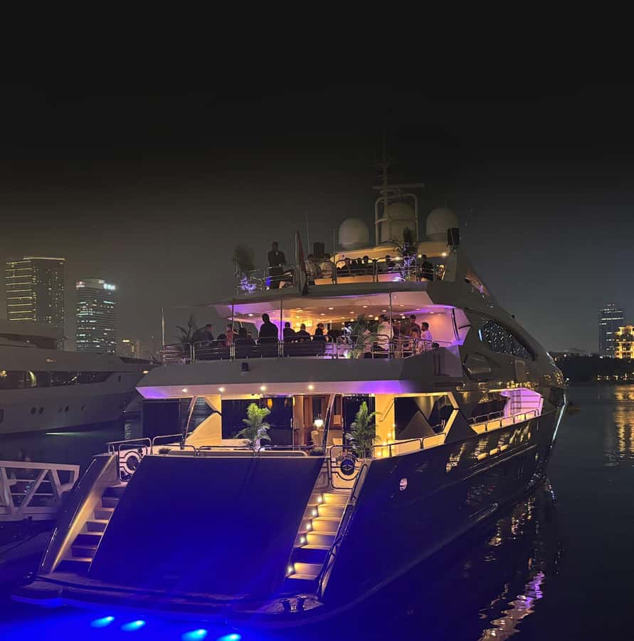 Sunseeker Superyacht: VIP Dinner, Premium Drinks& Live Music - Should you book the Sunseeker VIP Dinner with premium drinks and live music?