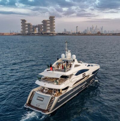 Sunseeker Superyacht: VIP Dinner, Premium Drinks& Live Music - Omakase sushi in motion: how the evening feels