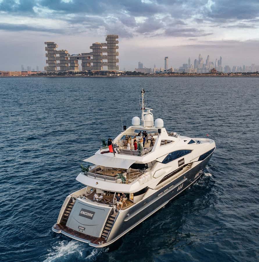 Sunseeker Superyacht: VIP Dinner, Premium Drinks& Live Music - Omakase sushi in motion: how the evening feels