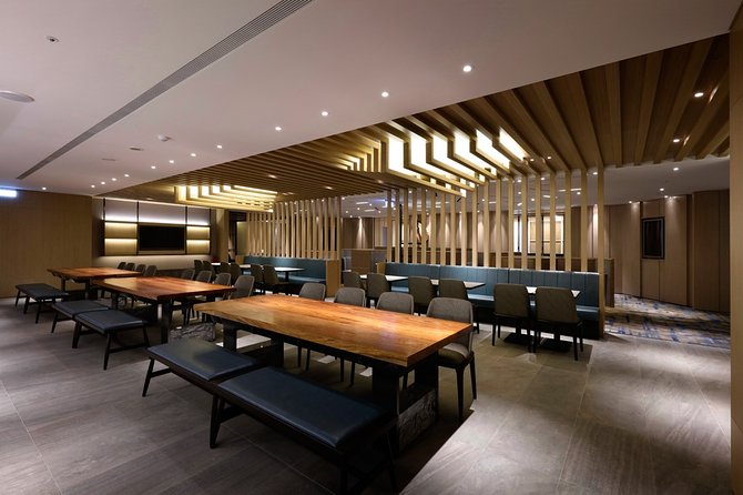 Taiwan Taoyuan International Airport Plaza Premium Lounge - Relaxing, charging, and staying sane: Wi‑Fi, flight info, and seat comfort