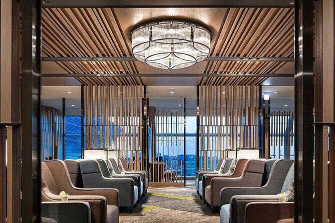 Taiwan Taoyuan International Airport Plaza Premium Lounge - Food and drinks: hot-and-cold buffet with coffee, plus some real-world limits