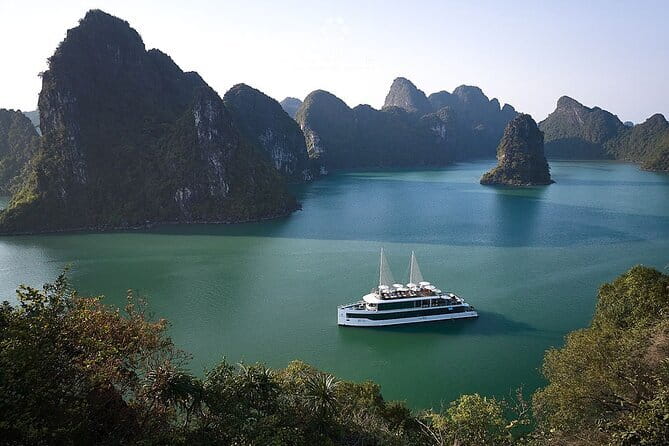 Taliya Day Cruise: Top Luxury Tour in Halong Bay & Lan Ha Bay - Morning Flow: Welcome Onboard and the Halong Bay Cruise Window