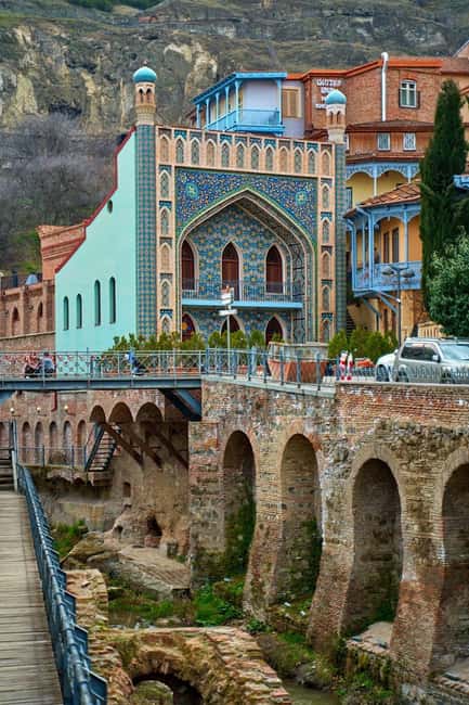Tbilisi: Luxury Sulfur Bath Ritual with Pickup & Wine - Traditional red-brick chambers vs. renovated luxury rooms