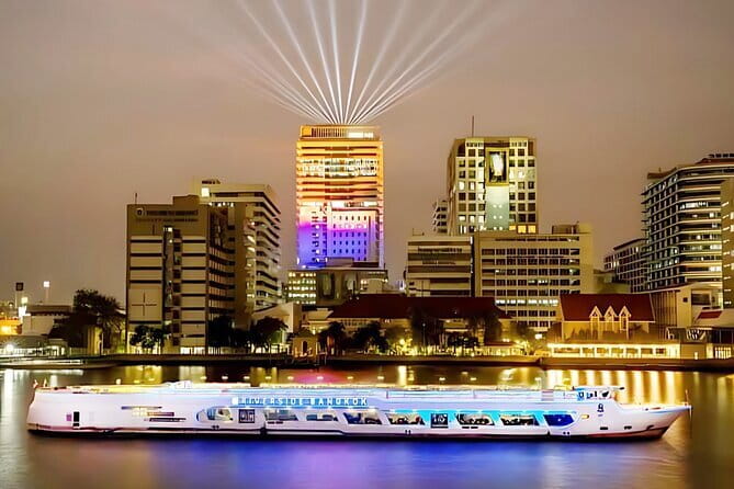 The Luxury White Cruise Experience - Seating and drinks: air-conditioning lottery and free wine