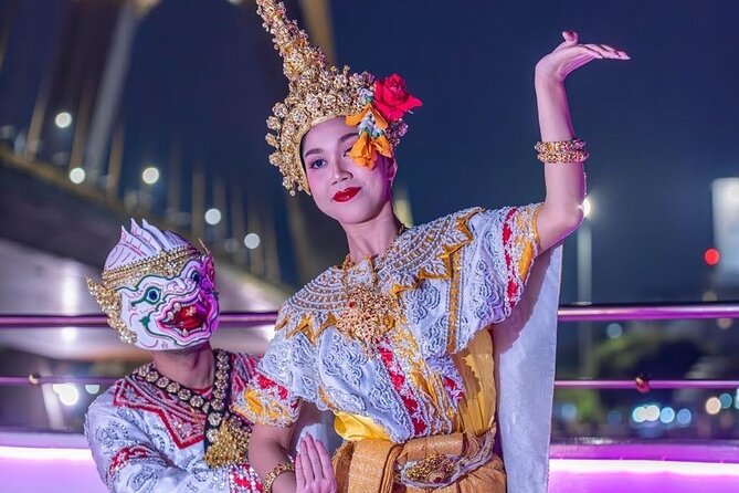 The Newest Luxury 5 Star Bangkok Chaophraya Dinner Cruise - What the crowd size means for your comfort (max 400 travelers)