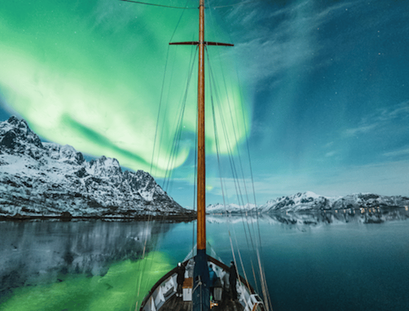 Tromso: Luxury Northern Lights Cruise with Hot Tub & Dinner - Dinner, cookies, and cozy onboard comfort in winter