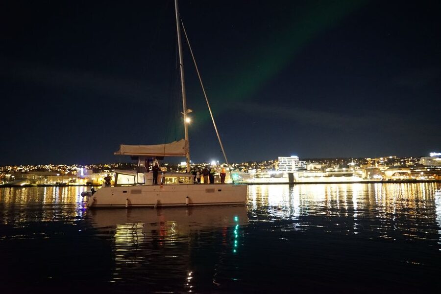 Tromsø: Northern Lights Luxury Catamaran Cruise - How the 3-hour cruise plays out while you hunt for aurora color