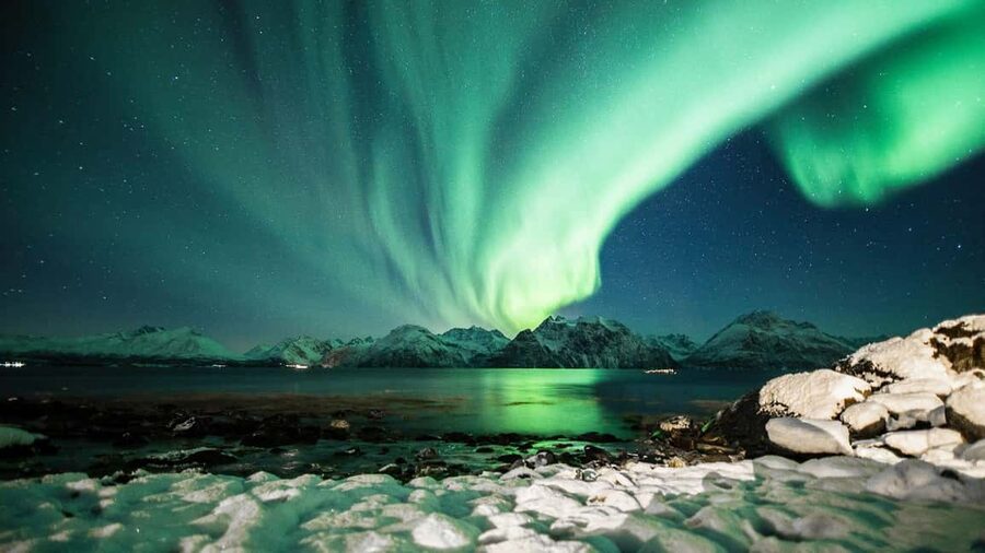 Tromsø: Premium Northern Lights Chase with Free Photos - Expedition suits and -70°C boots: comfort that keeps your brain engaged