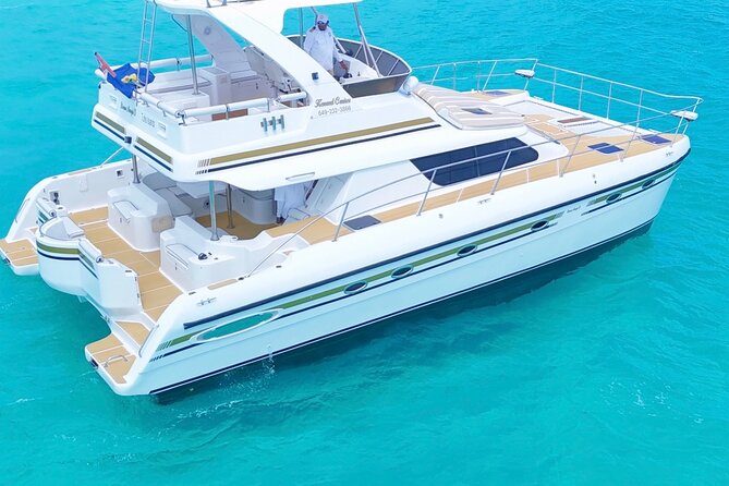 Turks and Caicos Full-Day Luxury Private Yacht Charter - Lunch on board: why the food is a highlight, not an afterthought