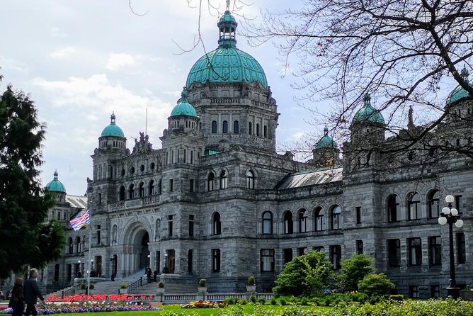 Two-Hour Luxury City Tour of Victoria - Entering Victoria Fast: a luxury “get oriented” tour in two hours