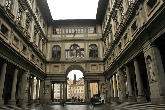 Uffizi Gallery Private Tour with 5-star Guide - The guide matters: what 5-star service looks like here