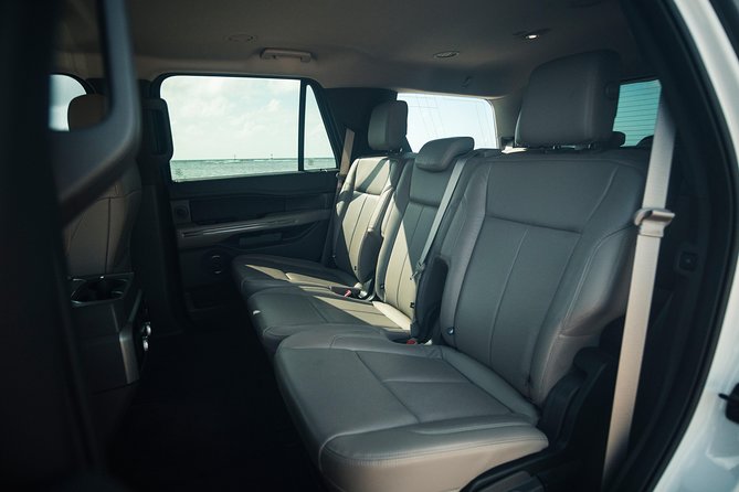 VIP Luxury SUV Airport Transfer - One-Way or Round-Trip: Keeping Your Vacation Days in Sync
