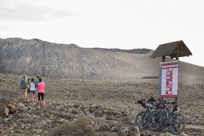 Volcanic Discovery PREMIUM eBike Tour: 35 km - Lajares village: surf culture and easy wandering breaks
