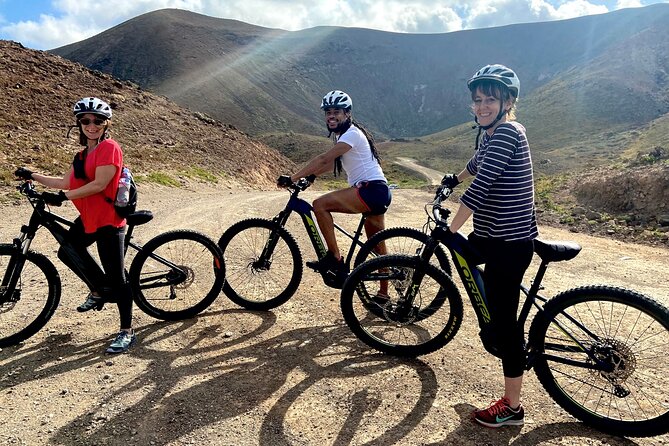 Volcanic Discovery PREMIUM eBike Tour: 35 km - Popcorn Beach (Mejillones): a fun coastline payoff
