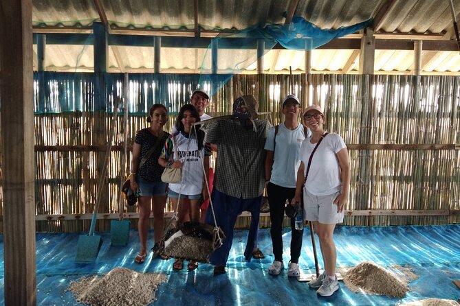 Wheelchair & Luxury Tour to Floating & Railway Markets - Guides make the difference: from humor to patience to photo help