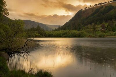 Wicklow Mountains & Glendalough Luxury Private Day Tour - The coast road warm-up: Dun Laoghaire to Dalkey to celebrity Vico Road