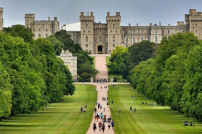 Windsor Castle Half Day Trip from London by Luxury Coach - Arriving at Windsor: Pre-Booked Tickets and the Security Check